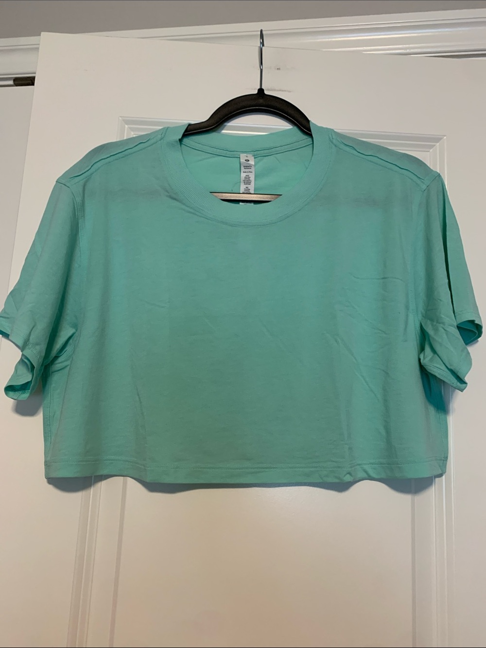 lululemon athletica All Yours Cropped Tee, Sz 6
Good Condition, one call out